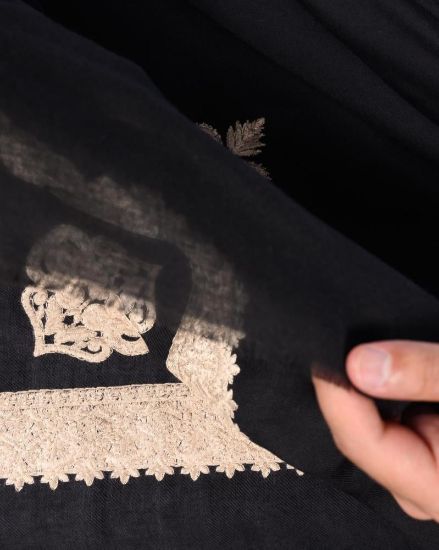 صورة شال رجالي مطرز